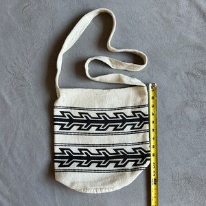 Tejido Ecuatoriano 4J.S Crossbody Bucket Bag